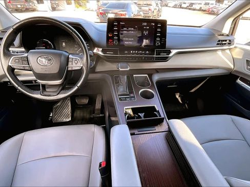 Certified 2023 Toyota Sienna XLE image 15