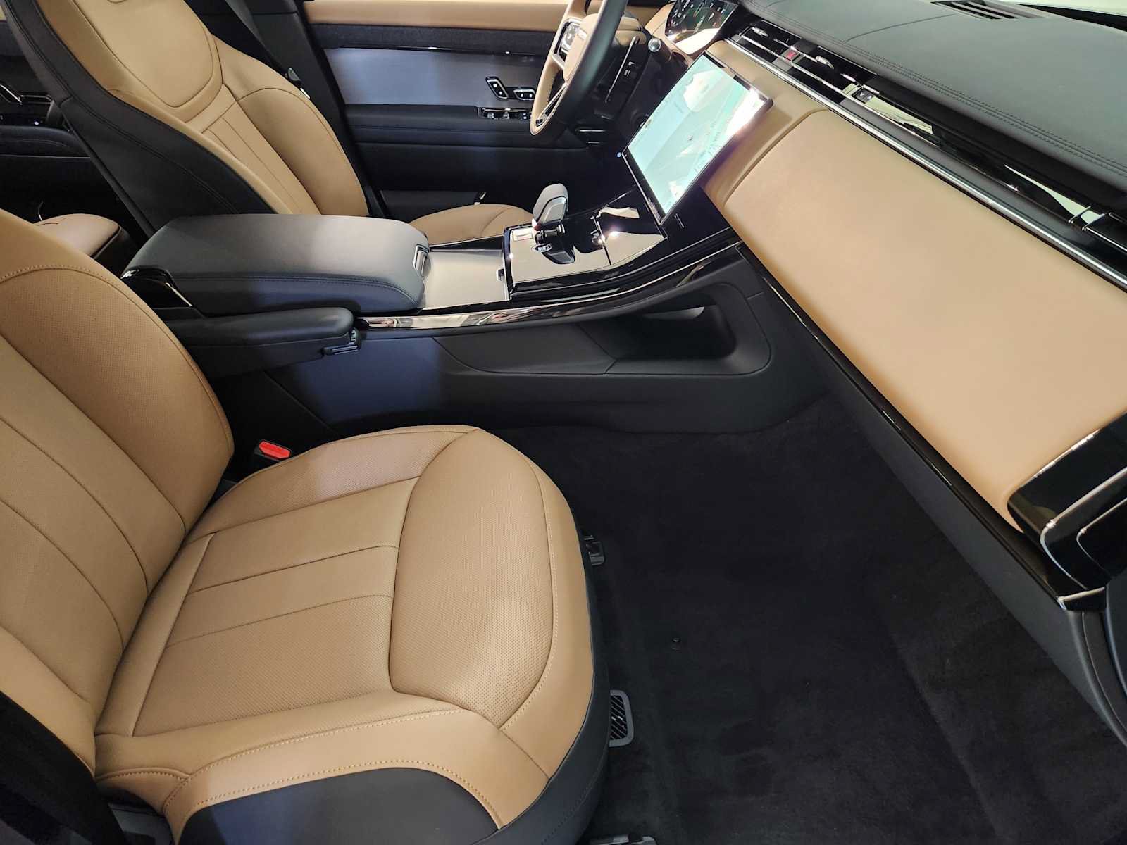 New 2027 Land Rover Range Rover Sport Dynamic SE AWD/4WD image 3