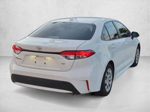 Certified 2022 Toyota Corolla LE FWD image 5