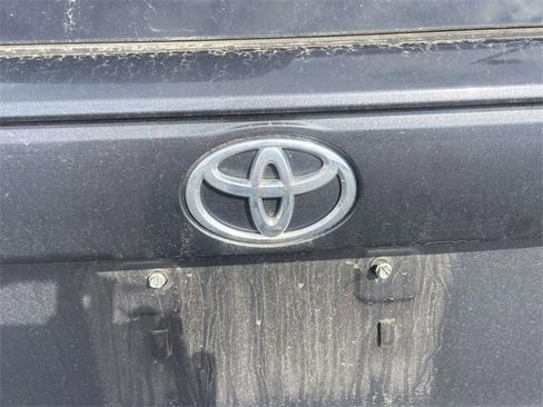 Used 2021 Toyota RAV4 XLE Premium image 6