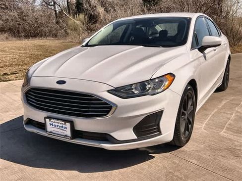 Used 2020 Ford Fusion SE image 2