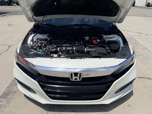Used 2018 Honda Accord Touring image 11