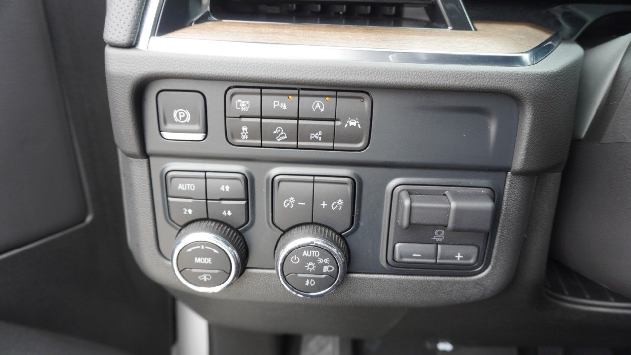 Used 2025 Chevrolet Tahoe High Country AWD/4WD image 22