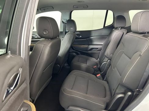 Used 2023 GMC Acadia SLE w/ Driver Convenience Package FWD image 25