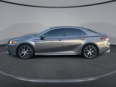 Used 2024 Toyota Camry SE FWD image 5