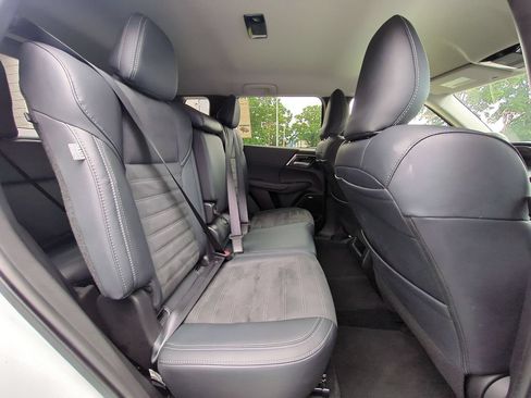 Used 2025 Mitsubishi Outlander SE AWD/4WD image 31