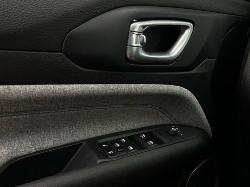 Used 2025 Jeep Compass Latitude image 20