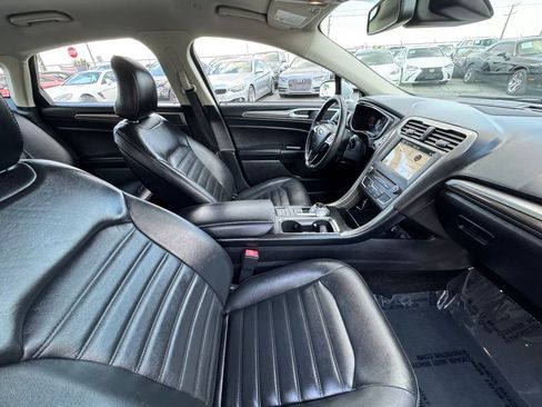 Used 2018 Ford Fusion SE w/ Equipment Group 602A FWD image 16