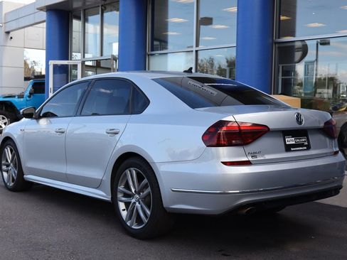 Used 2018 Volkswagen Passat 2.0T R-Line w/ R-Line Lighting Package FWD image 3