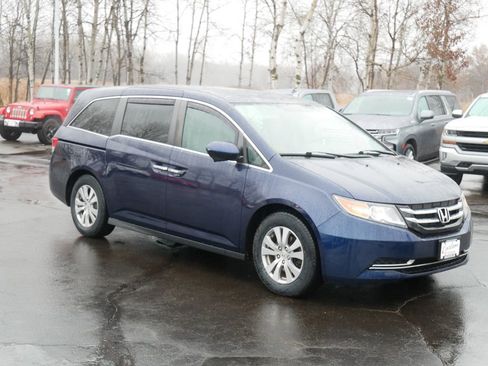 Used 2016 Honda Odyssey SE image 2