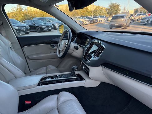 Used 2018 Volvo XC90 T6 Momentum w/ Convenience Package image 10