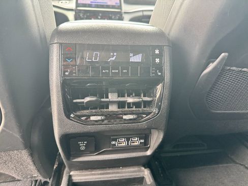 Used 2022 Jeep Grand Cherokee L Limited image 18