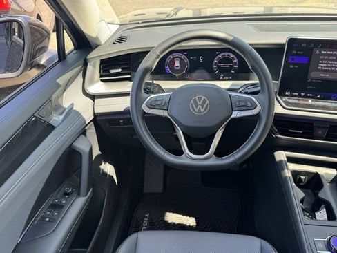 Used 2026 Volkswagen Tiguan SE AWD/4WD image 15