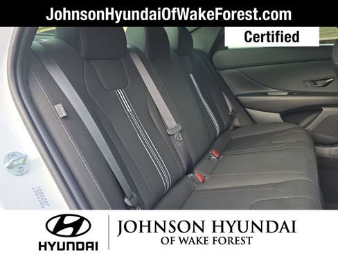 Certified 2025 Hyundai Elantra SEL image 19