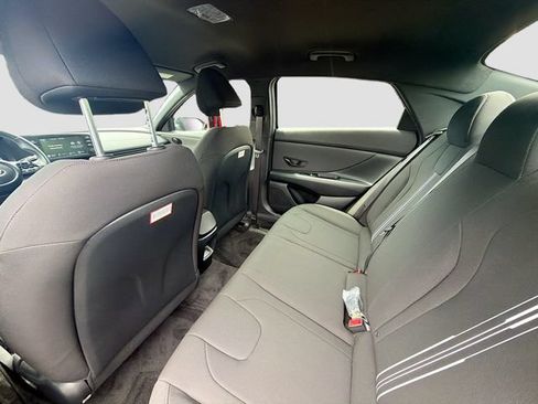 Certified 2025 Hyundai Elantra Sport FWD image 23