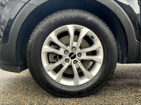 Used 2022 Kia Telluride LX image 11