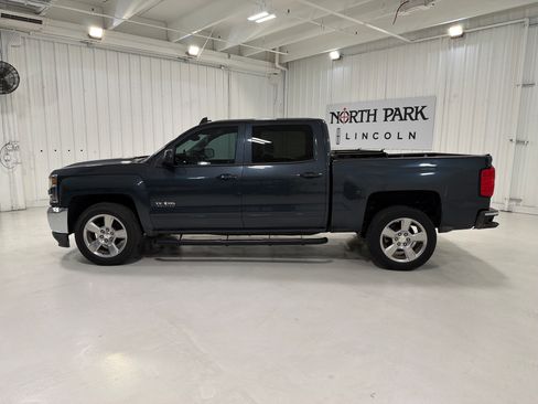 Used 2018 Chevrolet Silverado 1500 LT w/ Texas Edition RWD image 2