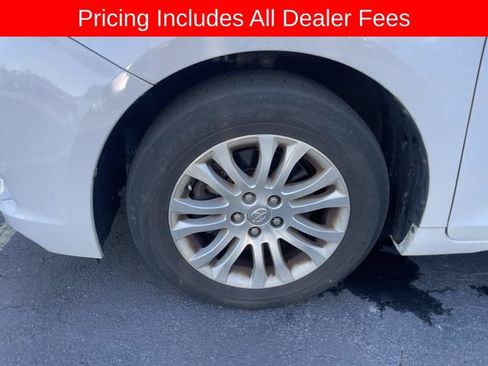Used 2013 Toyota Sienna XLE FWD image 2