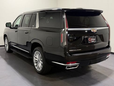 Used 2023 Cadillac Escalade ESV Luxury AWD/4WD image 7