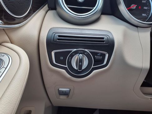 Used 2021 Mercedes-Benz GLC 300 4MATIC image 27