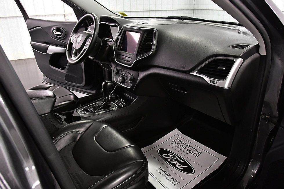 Used 2022 Jeep Cherokee Latitude AWD/4WD image 27