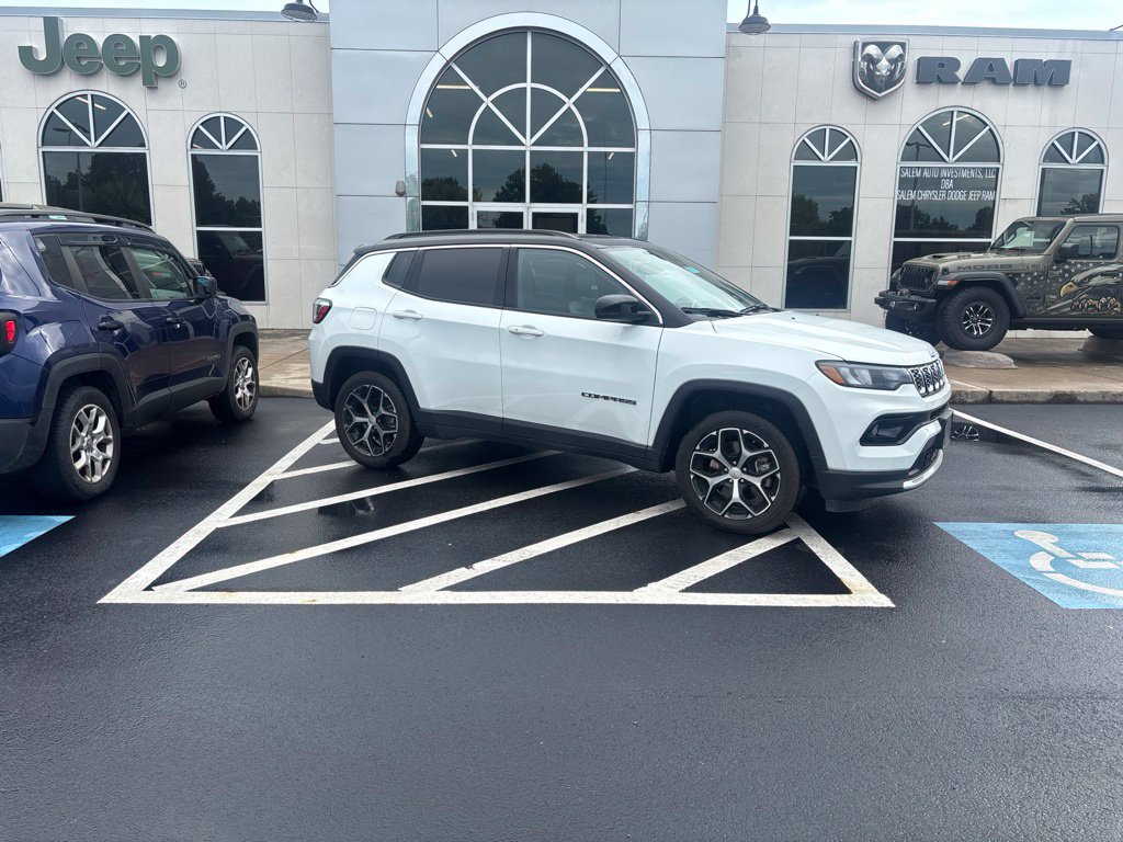 Used 2024 Jeep Compass Limited AWD/4WD image 2