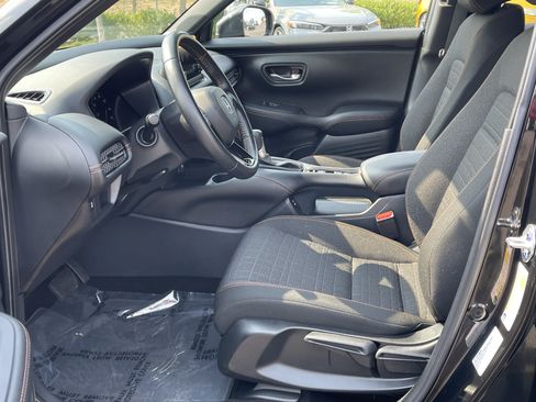 Used 2025 Honda HR-V Sport image 11