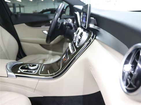 Used 2018 Mercedes-Benz C 300 4MATIC Sedan image 32