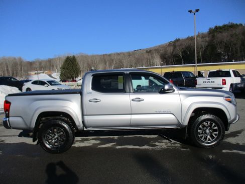 Used 2020 Toyota Tacoma SR5 image 4
