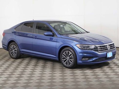 Used 2019 Volkswagen Jetta SE FWD image 2