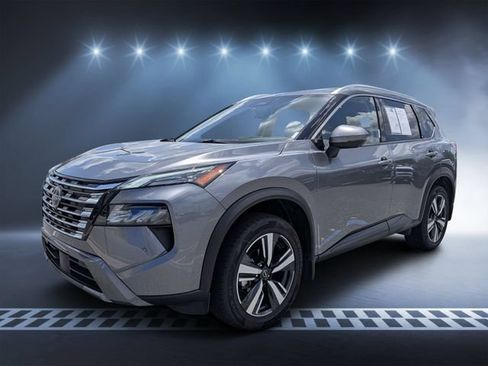Used 2025 Nissan Rogue SL AWD/4WD image 7