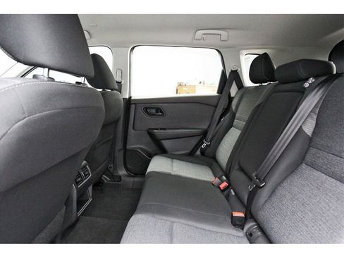 Used 2022 Nissan Rogue S image 10