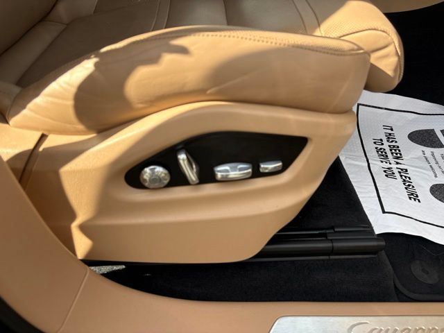 Used 2019 Porsche Cayenne S AWD/4WD image 6