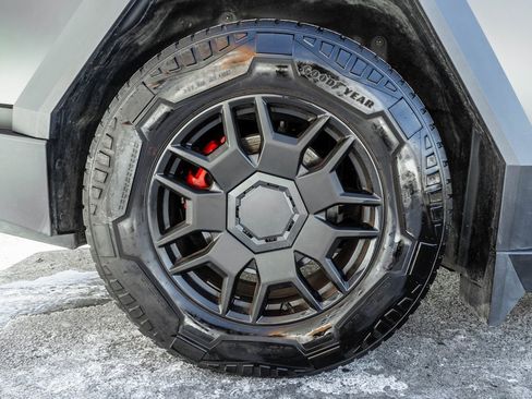 Used 2024 Tesla Cybertruck AWD Crew Cab image 34