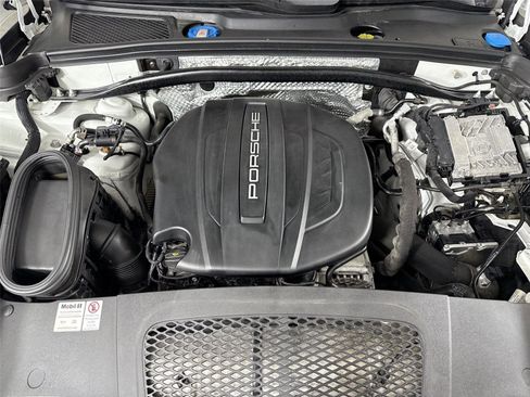 Used 2021 Porsche Macan image 43