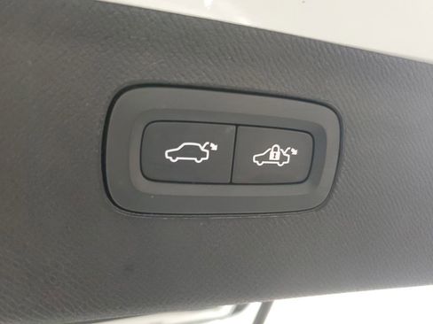 Used 2024 Volvo XC90 B6 Ultimate w/ Protection Package image 12