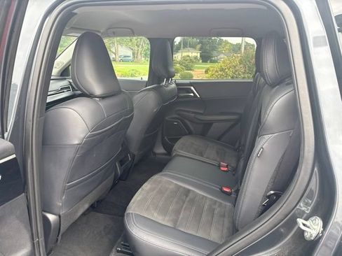 Used 2025 Mitsubishi Outlander AWD image 25