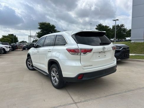 Used 2014 Toyota Highlander Plus FWD image 5