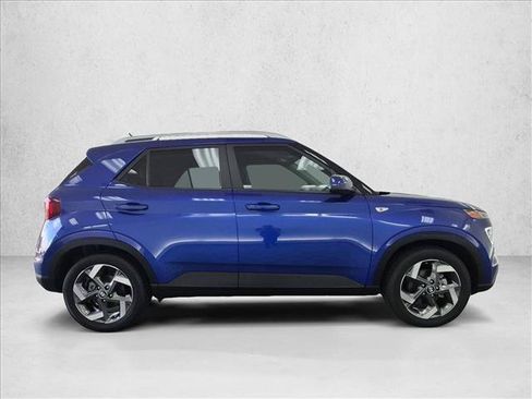 Certified 2025 Hyundai Venue Limited FWD image 4