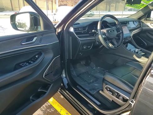 Used 2022 Jeep Grand Cherokee Overland w/ Adv Protech Group III image 13