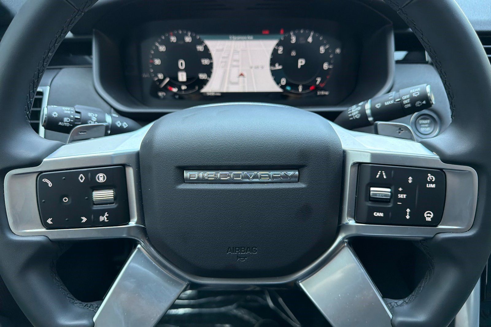 Used 2025 Land Rover Discovery S AWD/4WD image 11