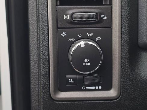 Used 2014 RAM 1500 Express image 17