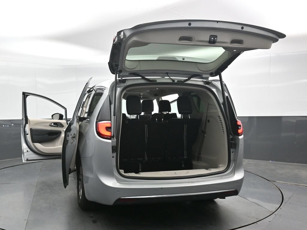 Used 2024 Chrysler Pacifica Touring-L FWD image 49