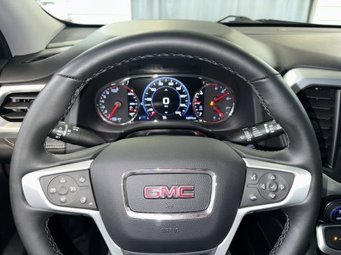 Certified 2023 GMC Acadia SLT w/ Technology Package image 8