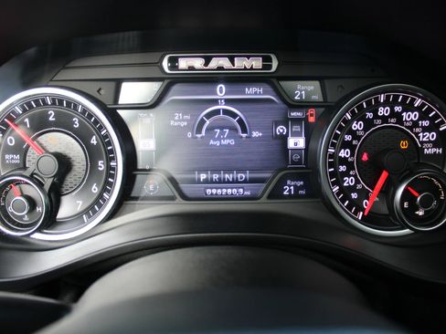 Used 2019 RAM 1500 Laramie AWD/4WD image 9