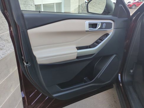 Used 2022 Ford Explorer XLT w/ Equipment Group 202A image 13