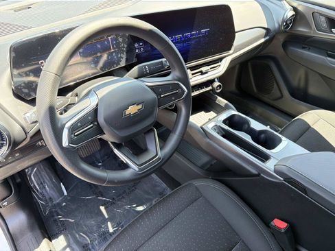Used 2025 Chevrolet Equinox EV LT FWD image 7