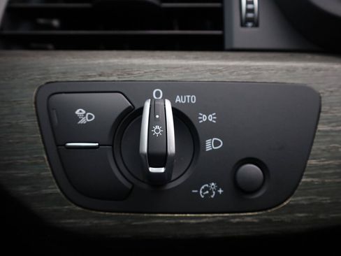 Used 2019 Audi A4 2.0T Premium FWD image 32