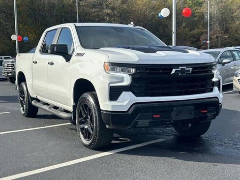 Used 2025 Chevrolet Silverado 1500 LT Trail Boss w/ Convenience Package II image 3