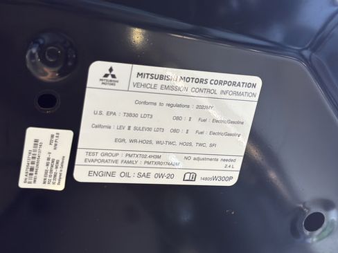 Used 2023 Mitsubishi Outlander 4WD Plug-In Hybrid image 32